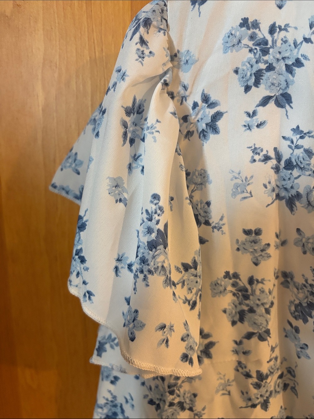 SHEIN White Flutter Sleeve Tie-Front Top with Blue Floral Print - Picture 5 of 6